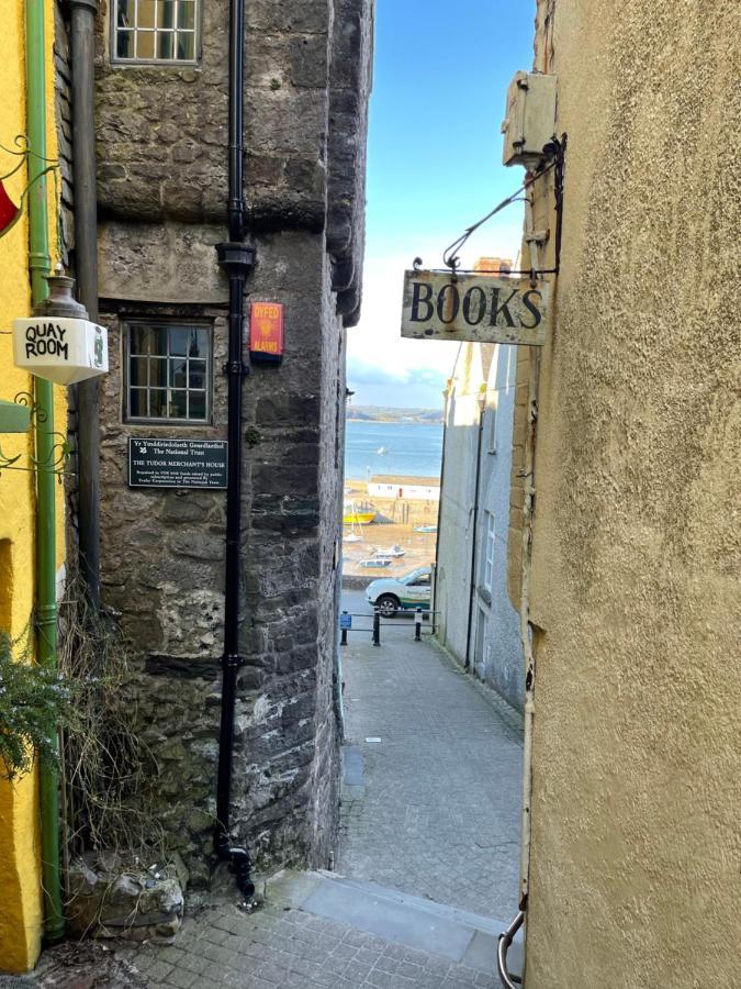 Ivy Tower Cottages Saint Florence エクステリア 写真