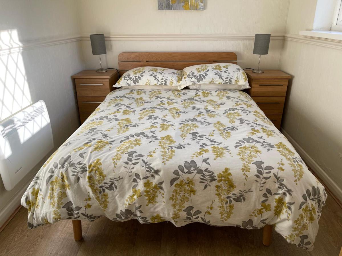 Ivy Tower Cottages Saint Florence エクステリア 写真